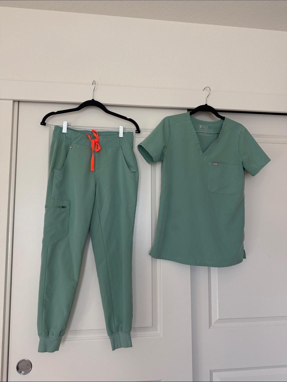 Figs Sage Green Scrub Set with Neon Orange Drawstring XS and XS petite
